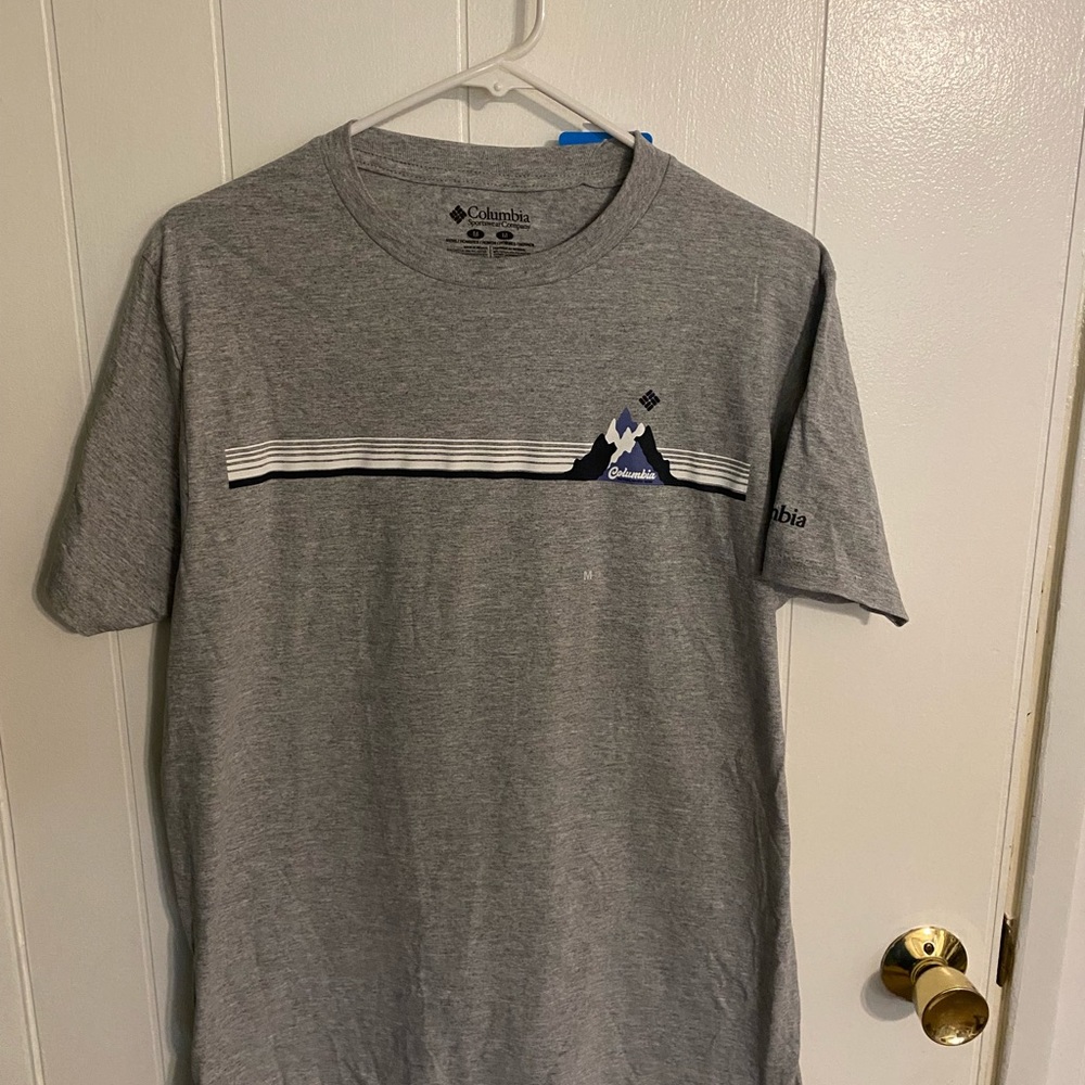 Columbia t-shirt